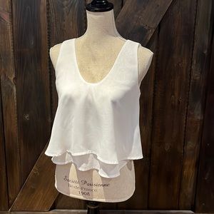 UK2LA crop white sleeveless double layer blouse